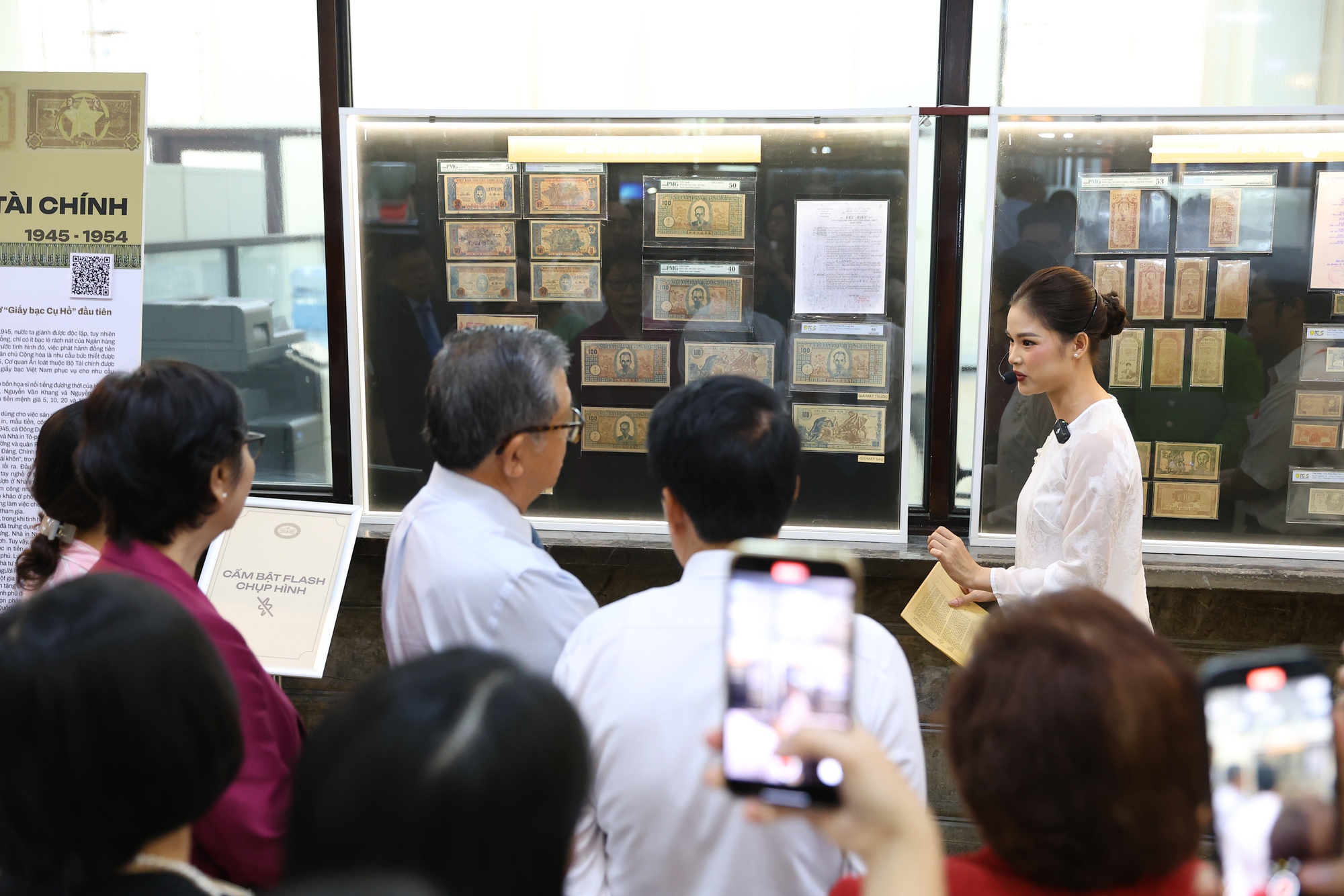 Cuối tuần thong thả đi xem triển lãm đồng tiền Việt Nam tại Ngân hàng Nhà nước- Ảnh 4. Cuối tuần thong thả đi xem triển lãm đồng tiền Việt Nam tại Ngân hàng Nhà nước- Ảnh 4.