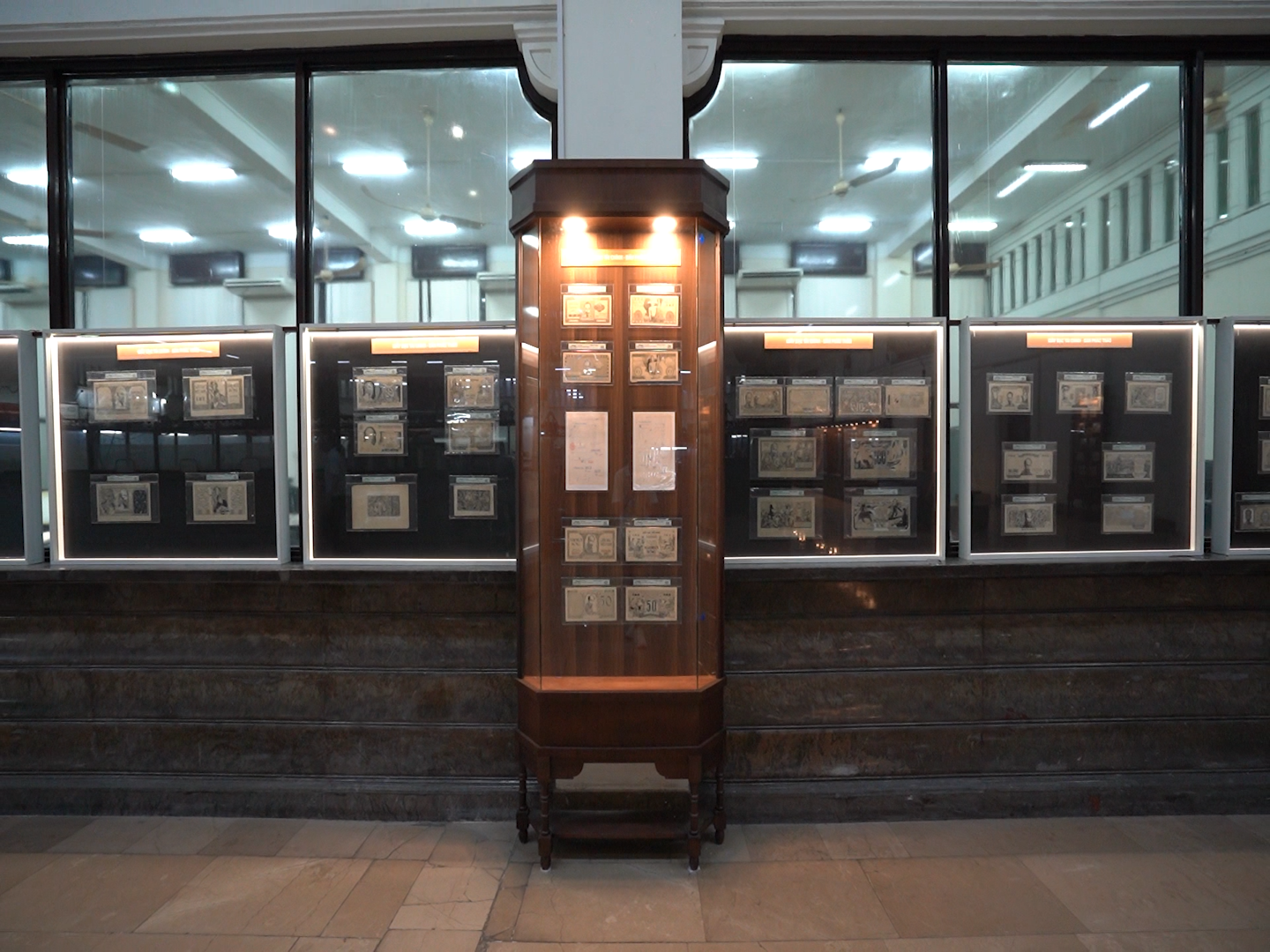 Cuối tuần thong thả đi xem triển lãm đồng tiền Việt Nam tại Ngân hàng Nhà nước- Ảnh 3. Cuối tuần thong thả đi xem triển lãm đồng tiền Việt Nam tại Ngân hàng Nhà nước- Ảnh 3.