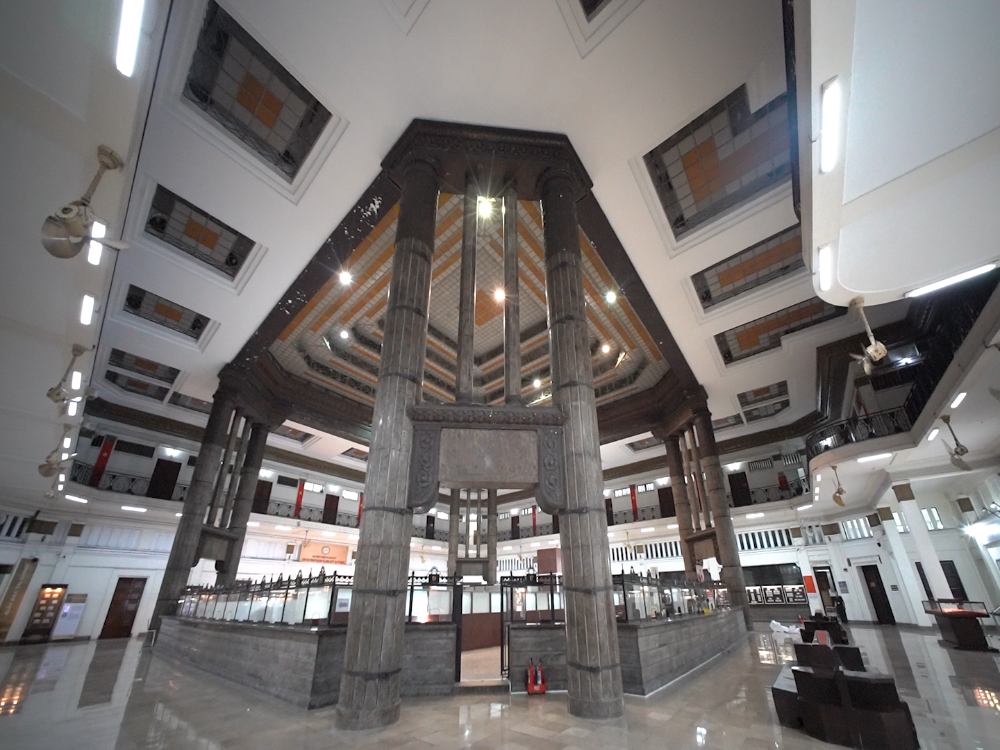 Cuối tuần thong thả đi xem triển lãm đồng tiền Việt Nam tại Ngân hàng Nhà nước- Ảnh 1. Cuối tuần thong thả đi xem triển lãm đồng tiền Việt Nam tại Ngân hàng Nhà nước- Ảnh 1.