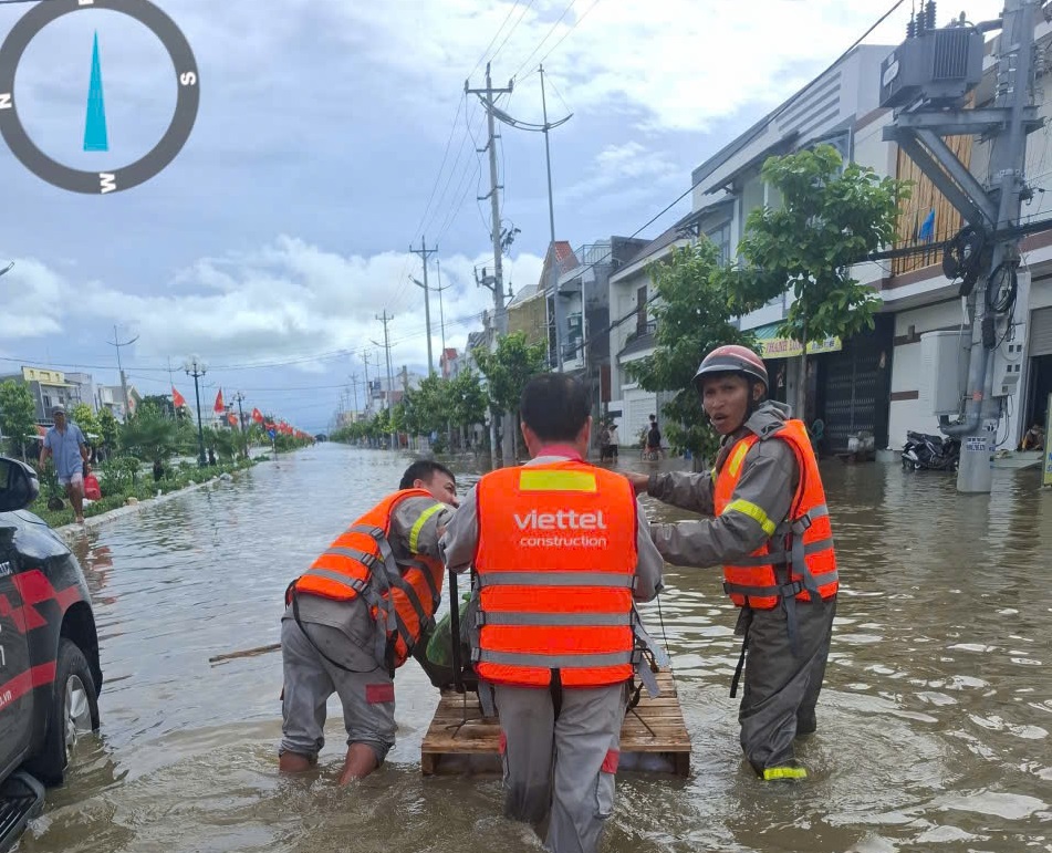 Viettel đồng hành với người dân vùng thiên tai - Ảnh 3.