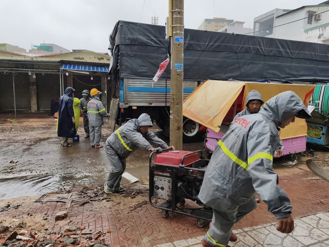 Viettel đồng hành với người dân vùng thiên tai - Ảnh 4.