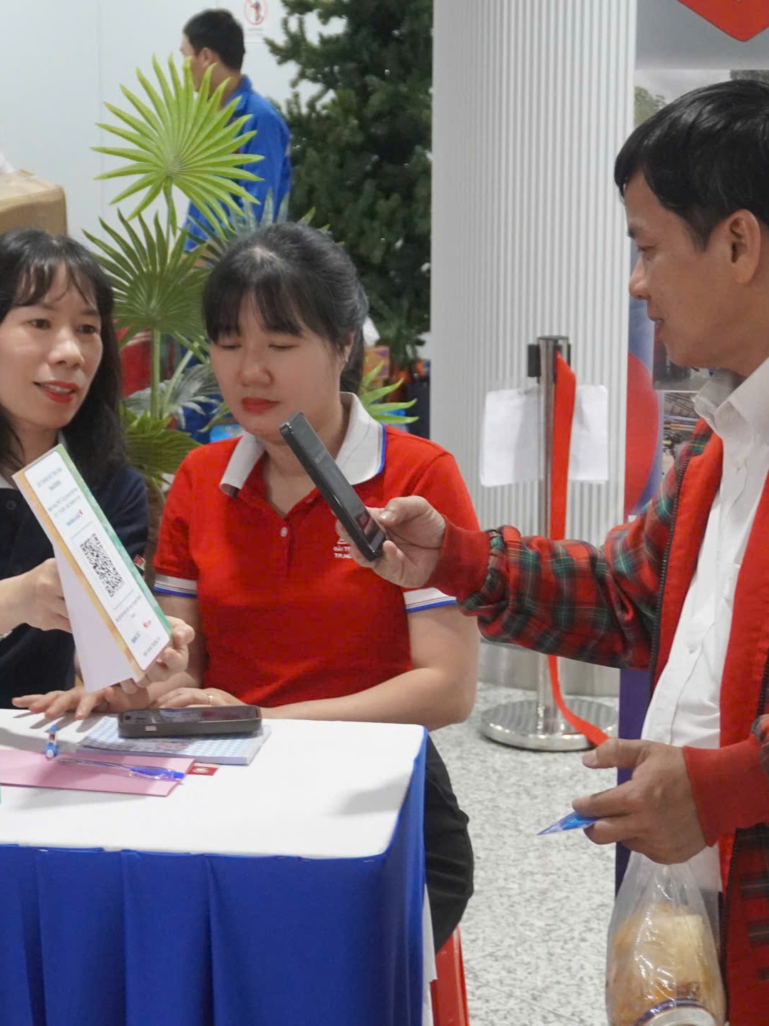 Đồng loạt triển khai điểm tiếp nhận Quỹ "Chung một tấm lòng" tại 14 nhà ga Metro