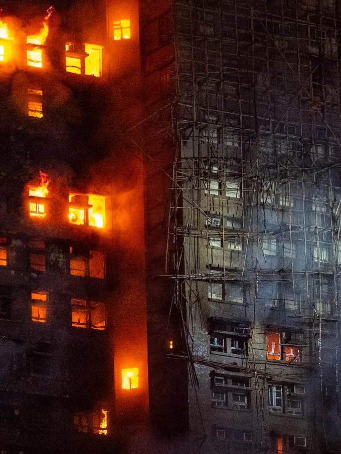 Thương vong tăng trong vụ cháy chung cư ở Hong Kong (Trung Quốc)