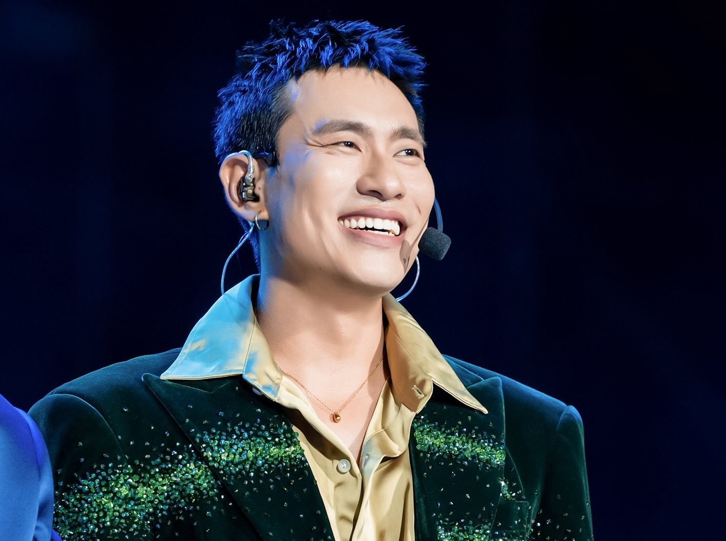 Kiều Minh Tuấn đóng diễn viên xiếc, tự nhào lộn trên dây không cần cascadeur - Ảnh 3. Kiều Minh Tuấn - Ảnh 3.