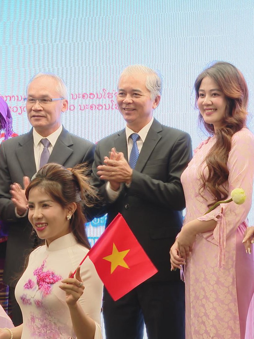 TP. Hồ Chí Minh kỷ niệm 50 năm Quốc khánh Lào, thắt chặt tình hữu nghị đặc biệt Việt Nam – Lào