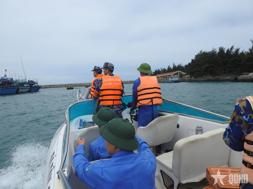 Đặc khu Trường Sa triển khai đồng bộ các phương án phòng, chống bão số 15 (Koto) - Ảnh 1.