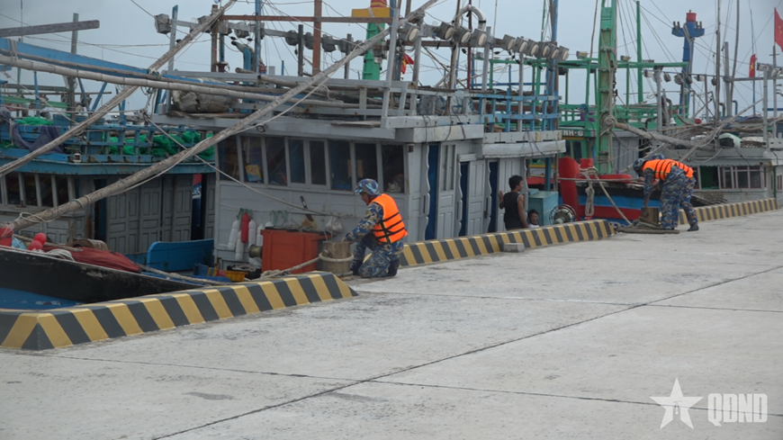 Đặc khu Trường Sa triển khai đồng bộ các phương án phòng, chống bão số 15 (Koto) - Ảnh 3.