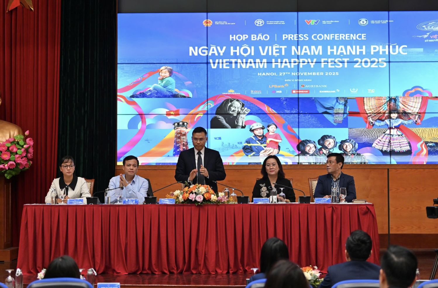 Tổ chức lễ cưới tập thể cho 80 cặp đôi trong ngày hội Việt Nam hạnh phúc- Ảnh 1. Tổ chức lễ cưới tập thể cho 80 cặp đôi trong ngày hội Việt Nam hạnh phúc- Ảnh 1.