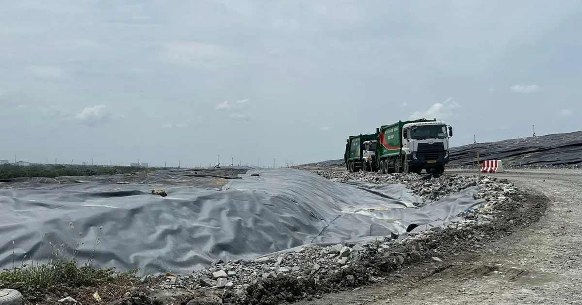 Bãi rác Đa Phước đổi giờ tiếp nhận, TP. Hồ Chí Minh tìm giải pháp giảm ùn ứ