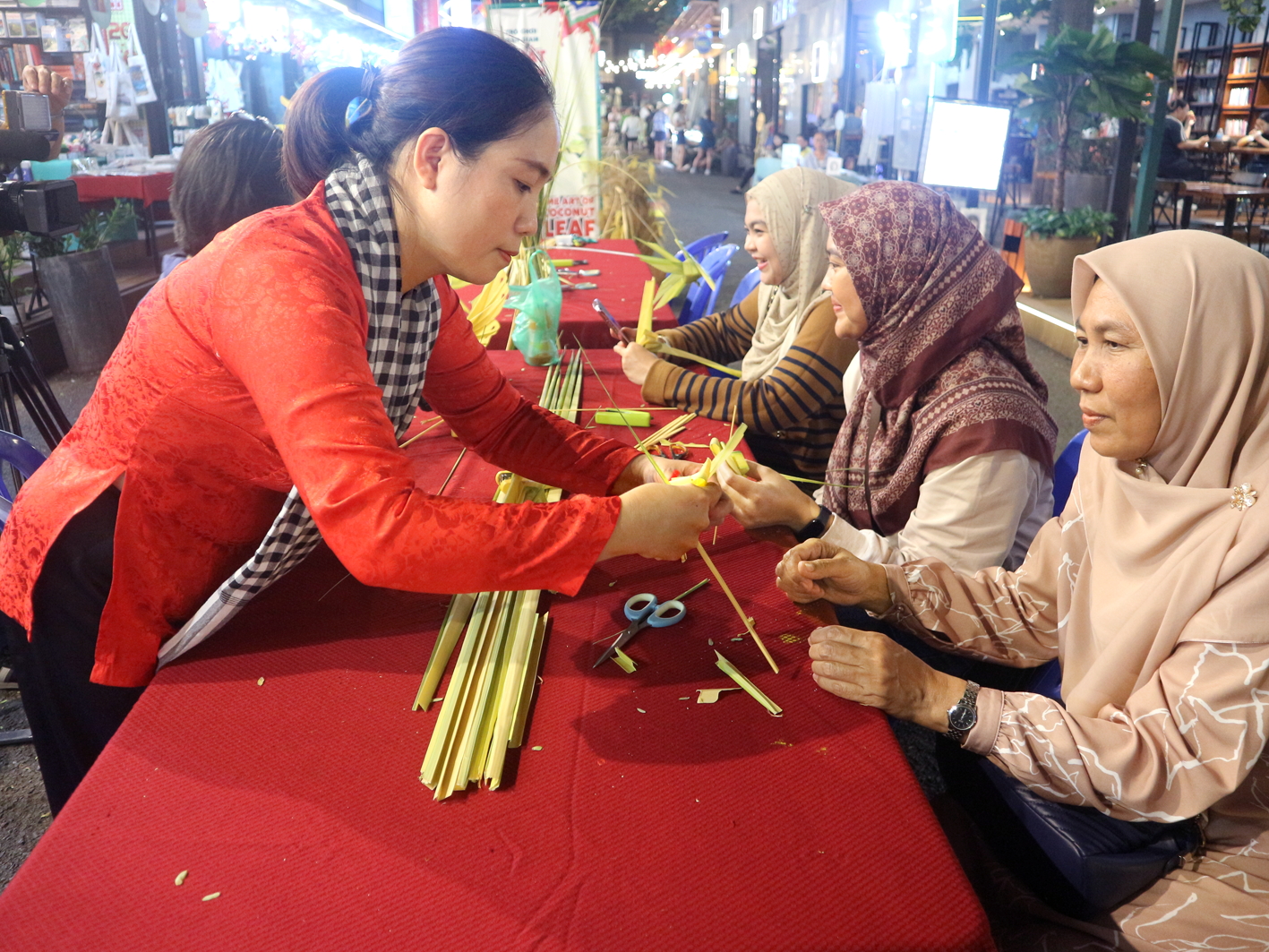 Trò chơi dân gian sống trong lòng phố- Ảnh 1.