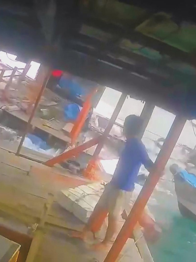 Bão số 15: Hàng tỷ đồng hải sản nuôi ở Phú Quý trôi ra biển