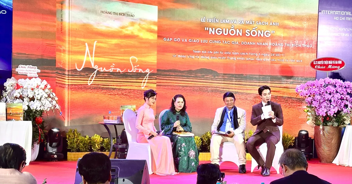 Ra mắt sách ảnh "Nguồn sống"