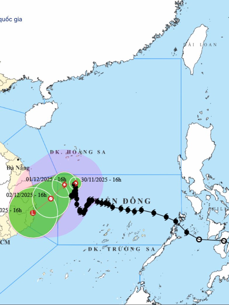 Bão số 15 di chuyển chậm nhưng vẫn gây gió mạnh, sóng lớn