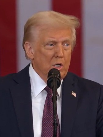 Tổng thống Trump tuyên bố phong tỏa không phận Venezuela