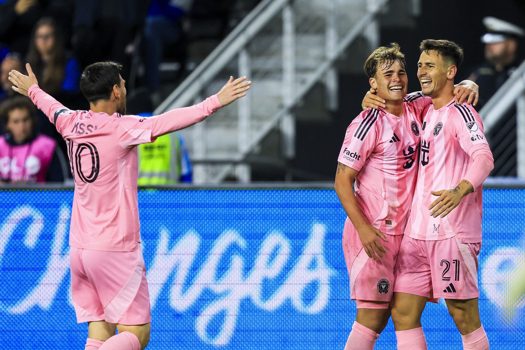 Messi làm nền giúp đàn em rực sáng, Inter Miami vô địch miền Đông vào chung kết MLS Cup- Ảnh 2. Messi làm nền giúp đàn em rực sáng, Inter Miami vô địch miền Đông vào chung kết MLS Cup- Ảnh 2.