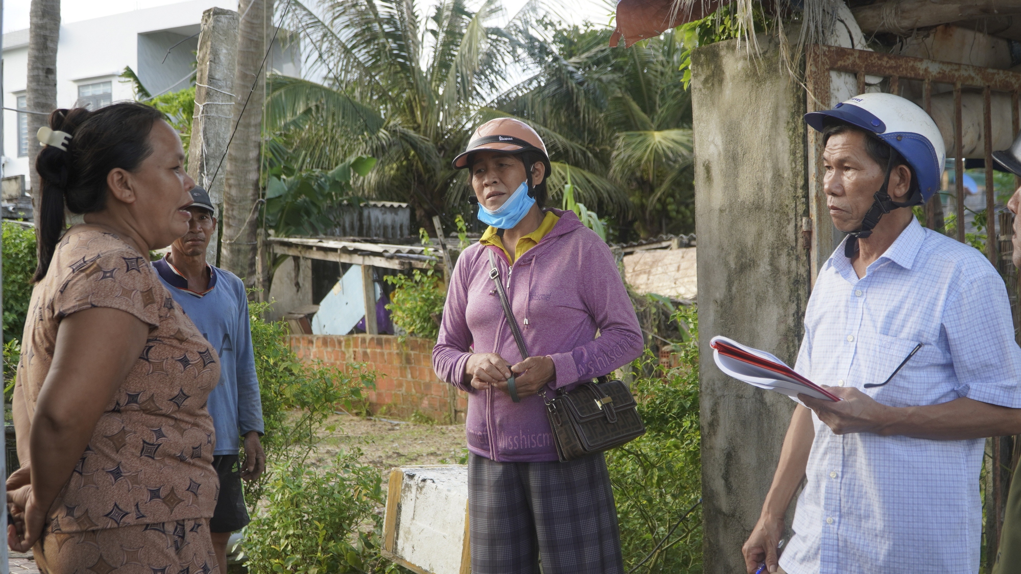 Quảng Ngãi di dời 3.600 người dân ven biển Sa Huỳnh tránh bão Kalmaegi- Ảnh 1. Quảng Ngãi di dời 3.600 người dân ven biển Sa Huỳnh tránh bão Kalmaegi- Ảnh 1.