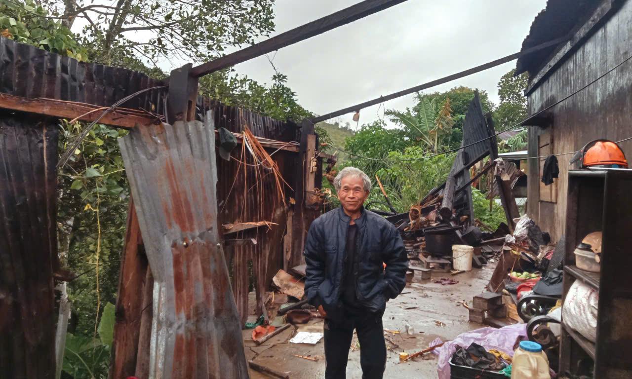 Bão Kalmaegi: Lũ lên rất nhanh trong đêm, hàng trăm nhà dân ngập sâu, nhiều nơi bị cô lập - Ảnh 6.