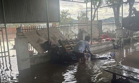 Bão Kalmaegi: Lũ lên rất nhanh trong đêm, hàng trăm nhà dân ngập sâu, nhiều nơi bị cô lập - Ảnh 4.
