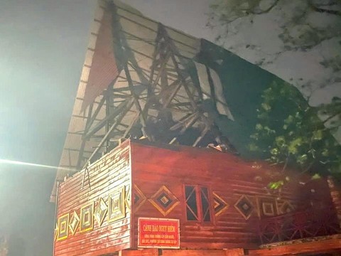 Bão Kalmaegi: Lũ lên rất nhanh trong đêm, hàng trăm nhà dân ngập sâu, nhiều nơi bị cô lập - Ảnh 5.