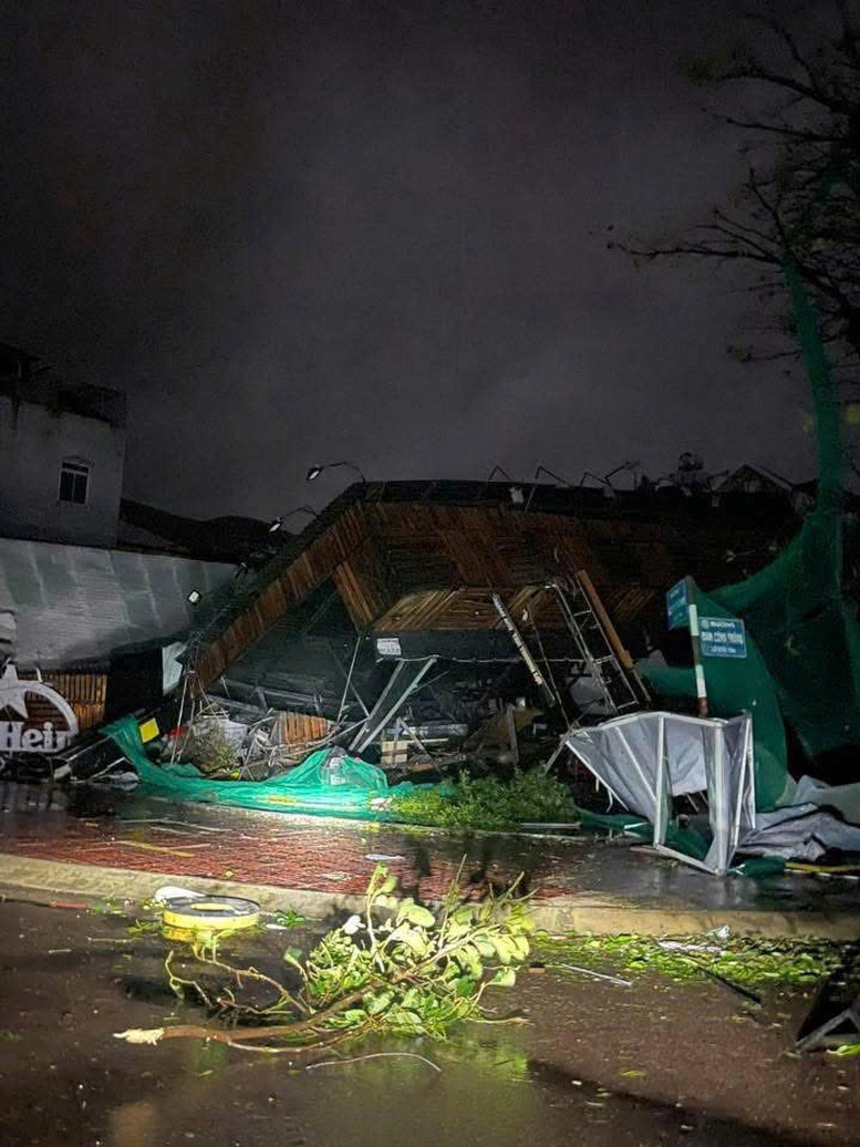 Hỗ trợ khẩn cấp 80 tỷ đồng cho 3 tỉnh Quảng Ngãi, Gia Lai, Đắk Lắk khắc phục hậu quả bão số 13 - Ảnh 1.