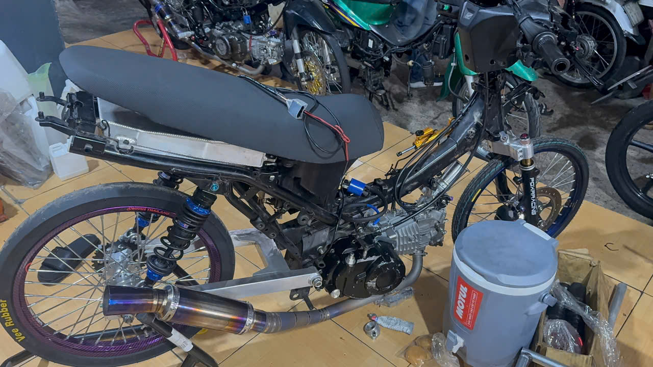 TP. Hồ Chí Minh: Đột kích lò "độ chế" xe quy mô lớn ở Dĩ An - Ảnh 3.