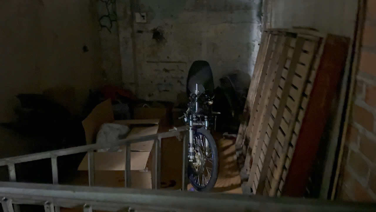 TP. Hồ Chí Minh: Đột kích lò "độ chế" xe quy mô lớn ở Dĩ An - Ảnh 6.