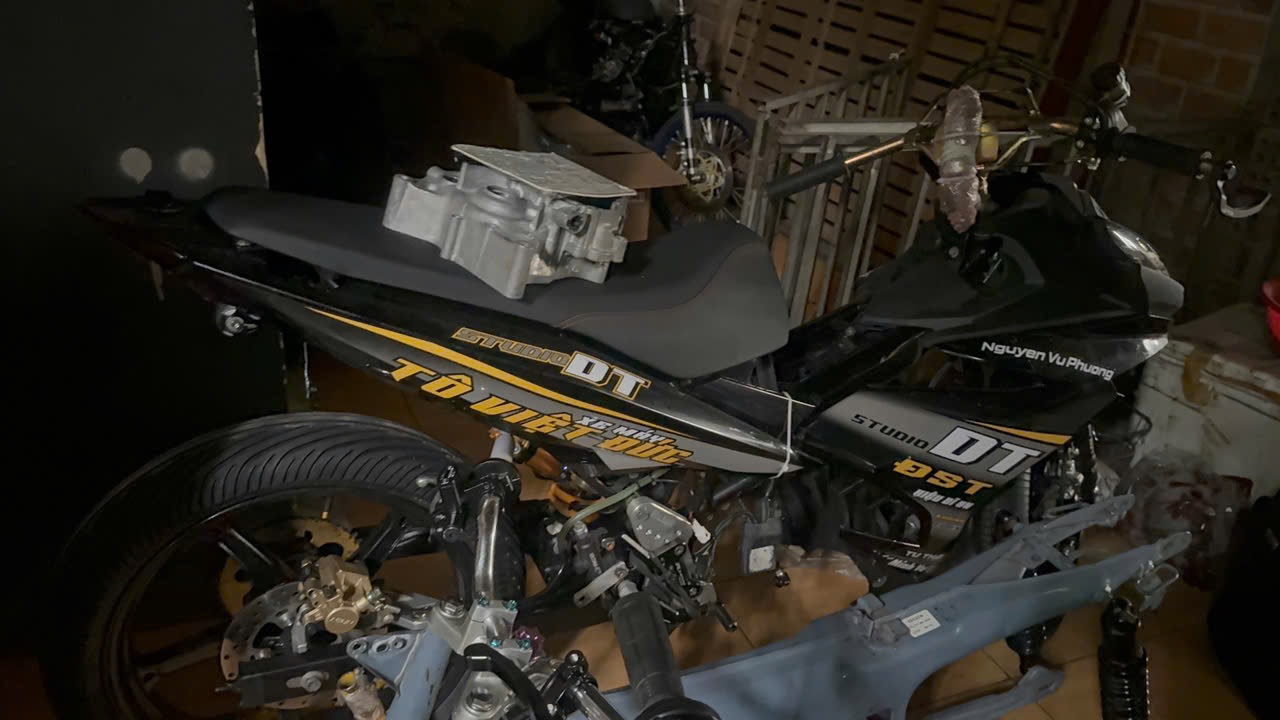 TP. Hồ Chí Minh: Đột kích lò "độ chế" xe quy mô lớn ở Dĩ An - Ảnh 7.