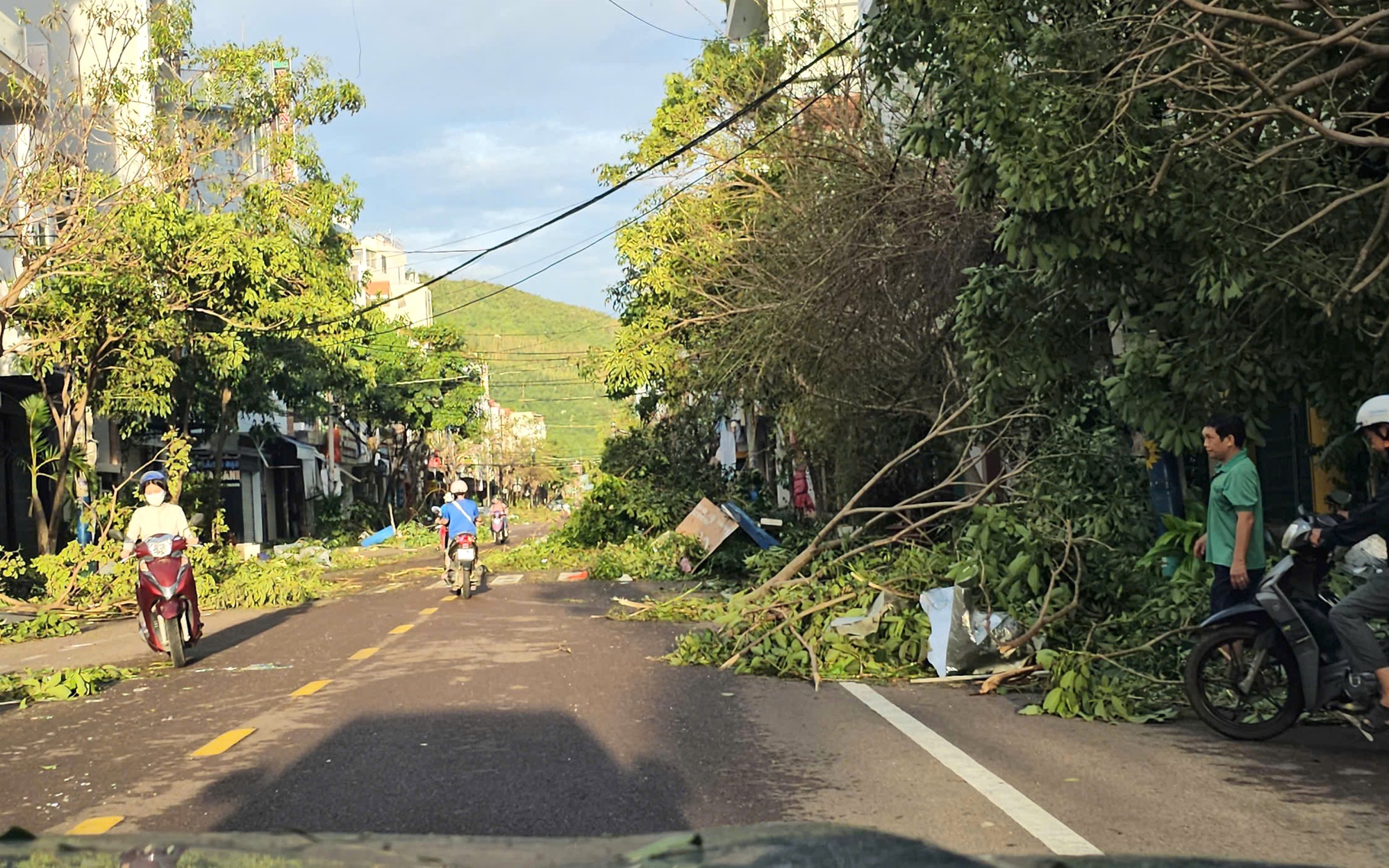 Thiệt hại nặng nề sau Bão số 13 tại gia Lai , người dân khốn khó - Ảnh 7. Thiệt hại nặng nề sau Bão số 13 tại gia Lai , người dân khốn khó - Ảnh 7.
