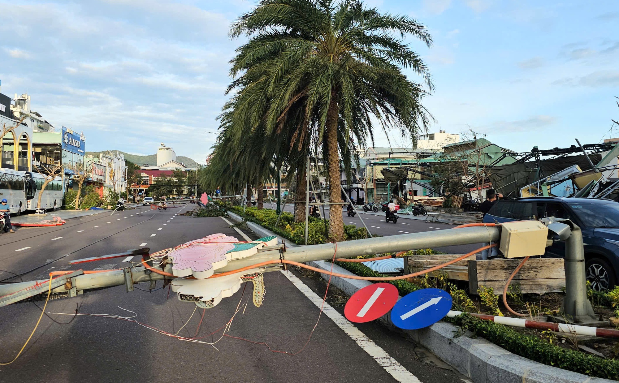 Thiệt hại nặng nề sau Bão số 13 tại gia Lai , người dân khốn khó - Ảnh 8. Thiệt hại nặng nề sau Bão số 13 tại gia Lai , người dân khốn khó - Ảnh 8.