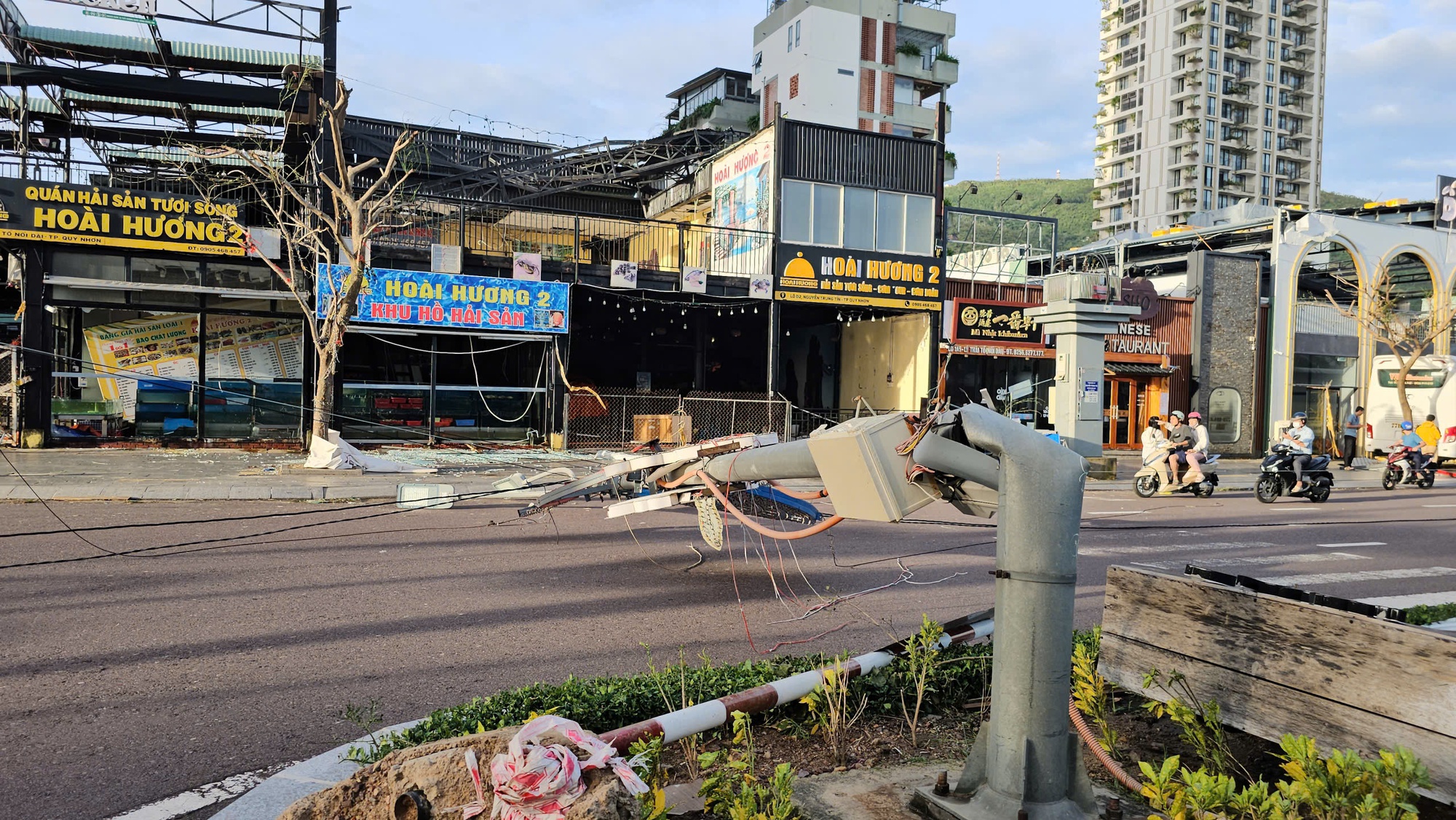 Thiệt hại nặng nề sau Bão số 13 tại gia Lai , người dân khốn khó - Ảnh 3. Thiệt hại nặng nề sau Bão số 13 tại gia Lai , người dân khốn khó - Ảnh 3.