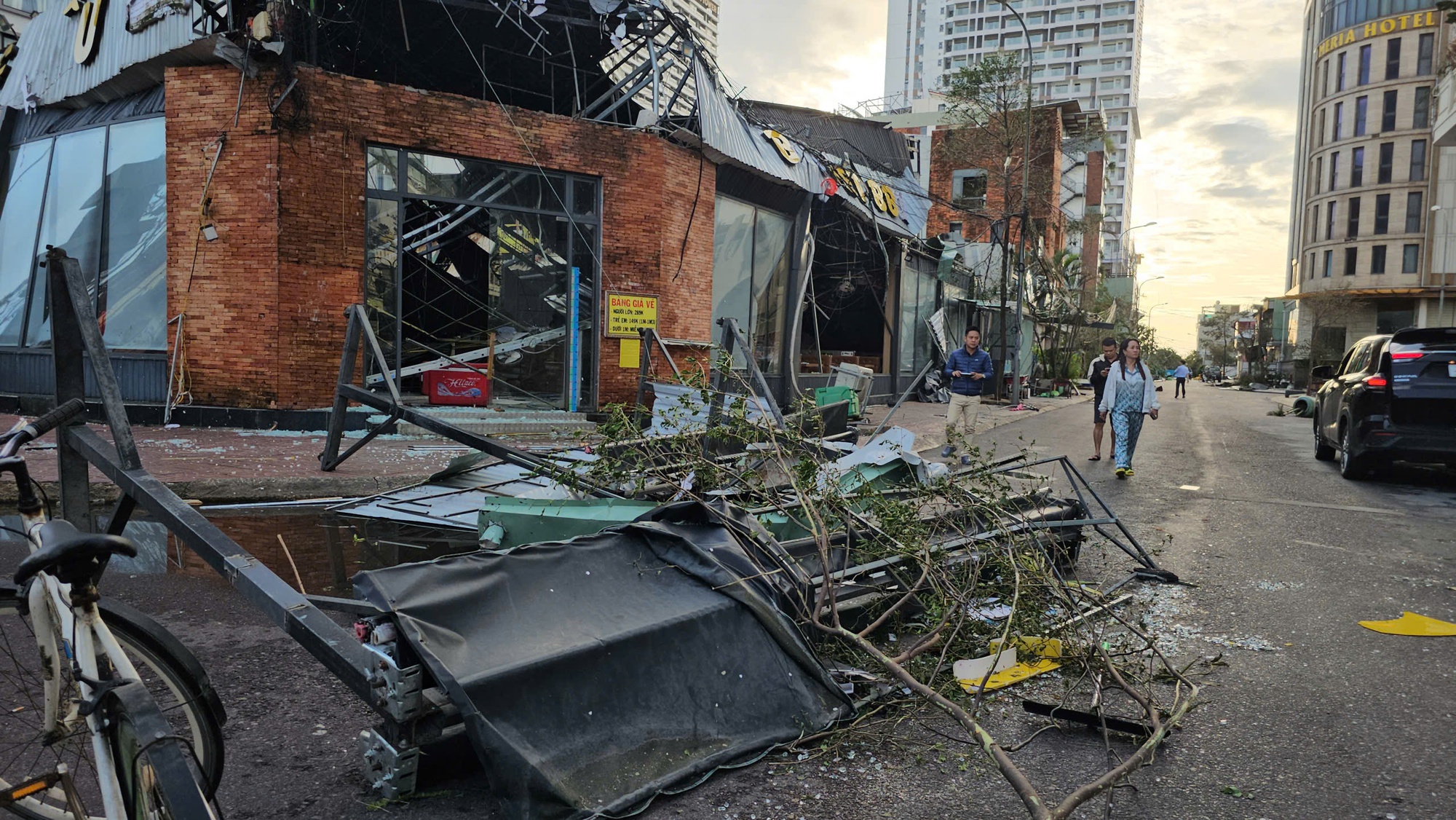 Thiệt hại nặng nề sau Bão số 13 tại gia Lai , người dân khốn khó - Ảnh 5. Thiệt hại nặng nề sau Bão số 13 tại gia Lai , người dân khốn khó - Ảnh 5.