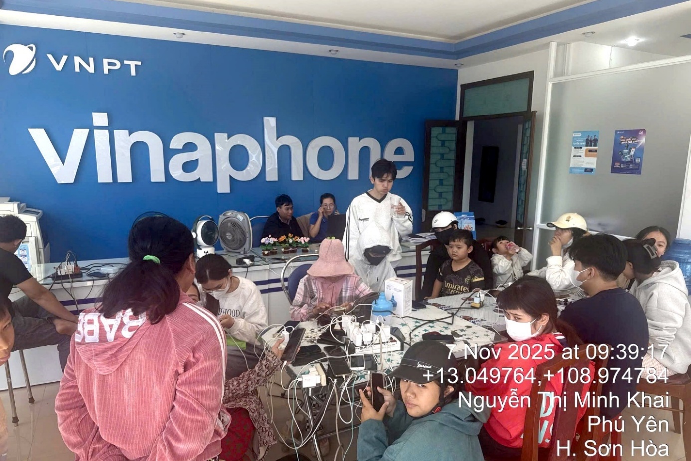 Người VNPT giữ vững mạch kết nối, nối liền yêu thương - Ảnh 2.