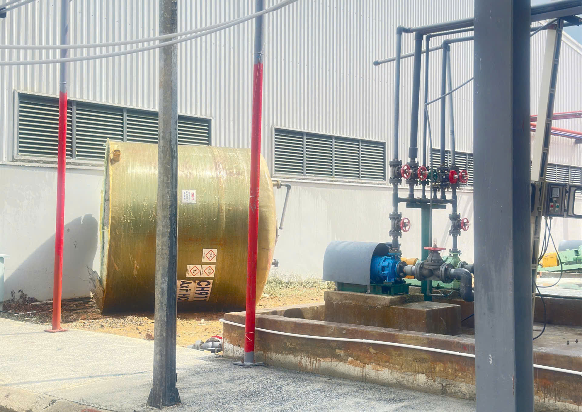 Nổ bình hơi, 2 công nhân tử vong- Ảnh 2. Nổ bình hơi, 2 công nhân tử vong- Ảnh 2.