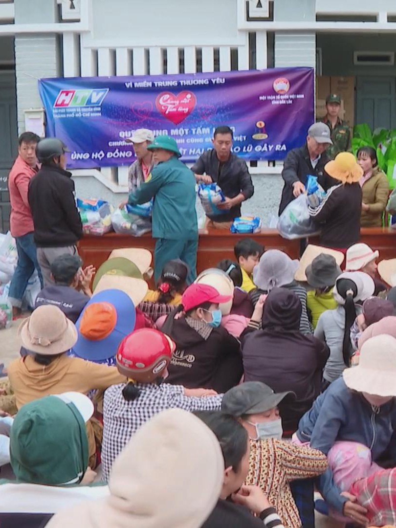 Khánh Hòa: Người dân vùng lũ tích cực vượt qua khó khăn