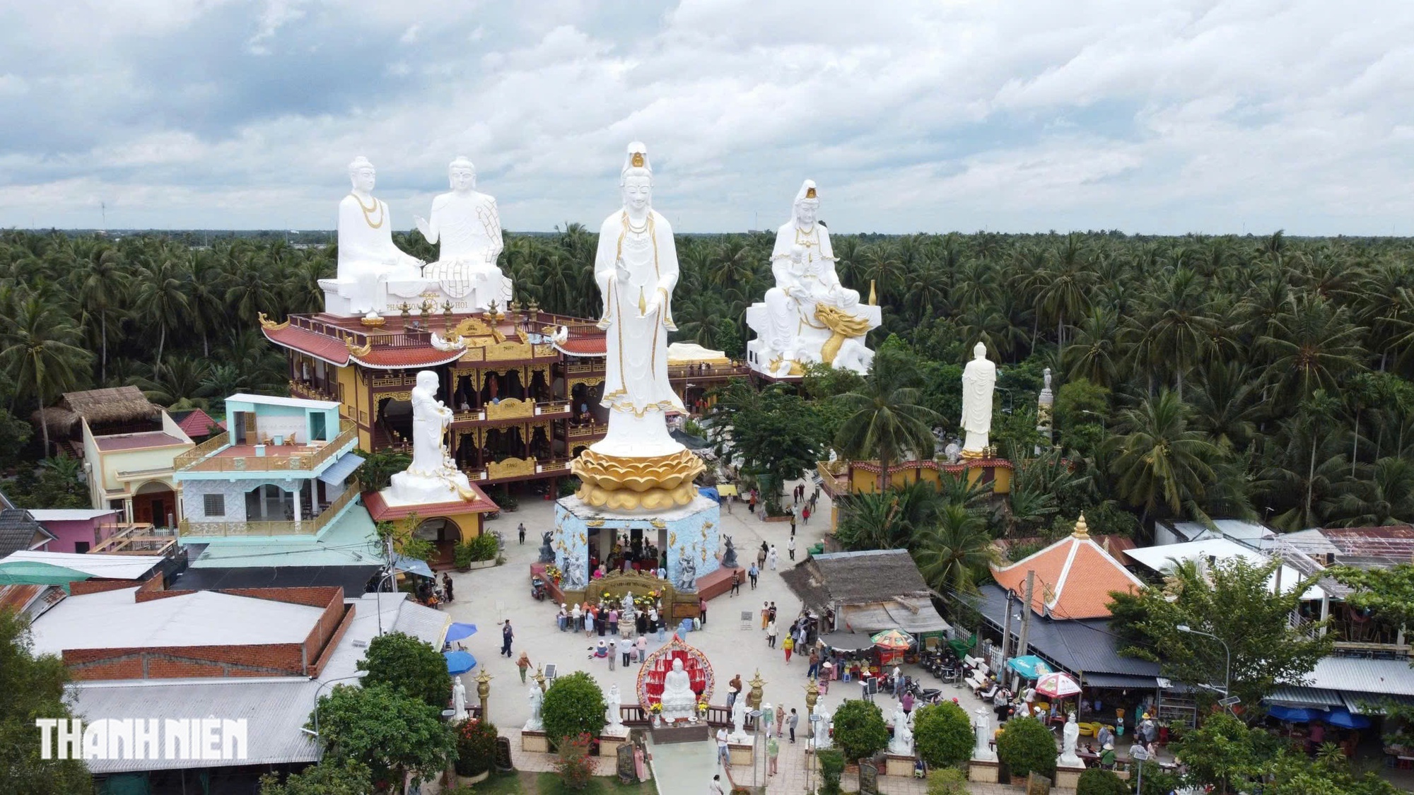 Chùa Mẹ Nam Hải nằm ngay ngã ba sông, được bao bọc bởi cây trái miệt vườn- Ảnh 2. Chùa Mẹ Nam Hải nằm ngay ngã ba sông, được bao bọc bởi cây trái miệt vườn- Ảnh 2.