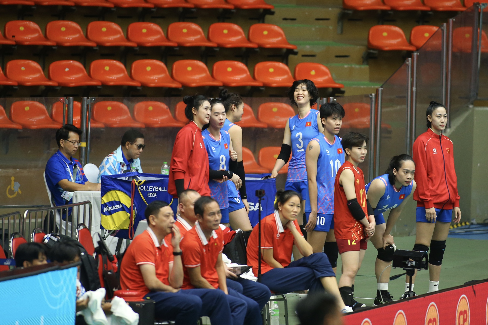 Sao Thanh Thúy dự bị, bóng chuyền nữ Việt Nam vẫn dễ dàng đè bẹp Myanmar- Ảnh 4. Sao Thanh Thúy dự bị, bóng chuyền nữ Việt Nam vẫn dễ dàng đè bẹp Myanmar- Ảnh 4.