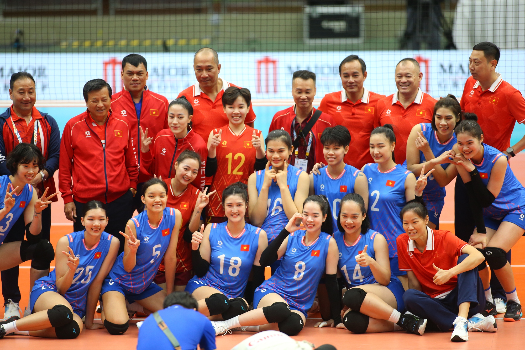 Sao Thanh Thúy dự bị, bóng chuyền nữ Việt Nam vẫn dễ dàng đè bẹp Myanmar- Ảnh 1. Sao Thanh Thúy dự bị, bóng chuyền nữ Việt Nam vẫn dễ dàng đè bẹp Myanmar- Ảnh 1.