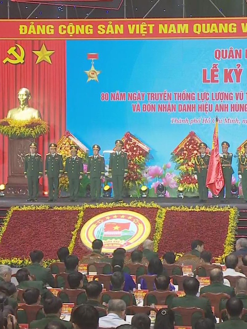 Chủ tịch nước Lương Cường dự lễ kỷ niệm 80 năm truyền thống Quân khu 7