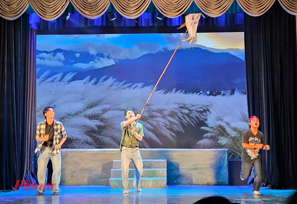 NSND Hồng Vân trao quyền cho người trẻ- Ảnh 2.