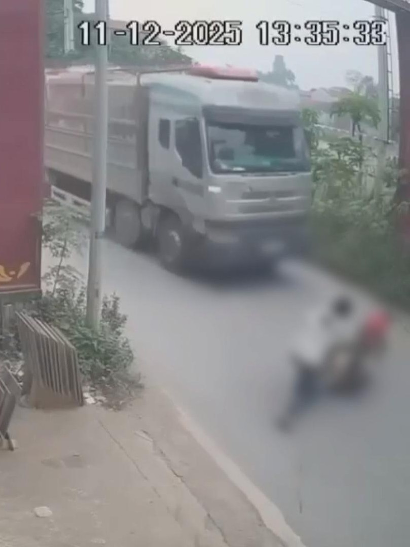 Hà Nội: Bắt giữ tài xế đẩy CSGT vào đầu xe tải