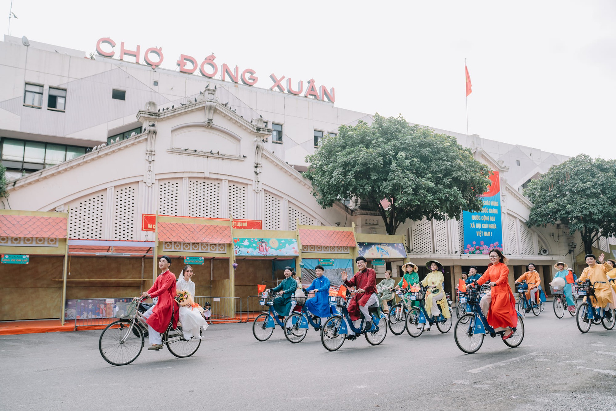 Đi lễ hội thiết kế ở chợ Đồng Xuân và bãi giữa sông Hồng - Ảnh 1.