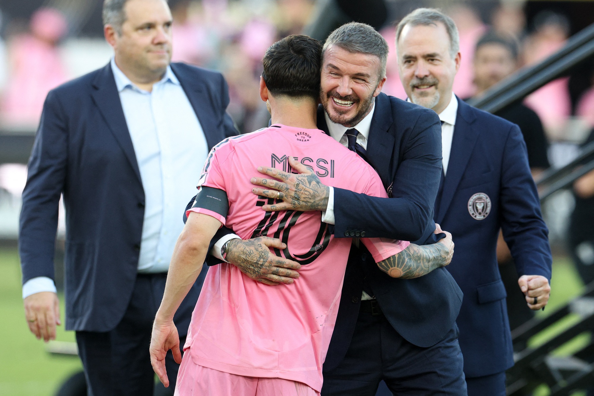 David Beckham kích hoạt điều khoản giữ ‘cận vệ’ Messi dài hạn, Inter Miami thay đổi lớn- Ảnh 1. David Beckham kích hoạt điều khoản giữ ‘cận vệ’ Messi dài hạn, Inter Miami thay đổi lớn- Ảnh 1.