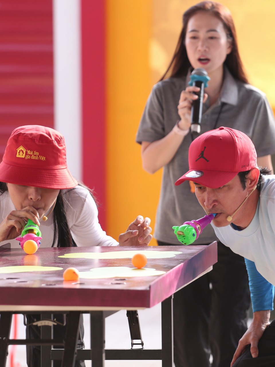 Mái ấm gia đình Việt: Gần 900 triệu đồng trao đi trong ngày đầu ghi hình tại Tây Ninh