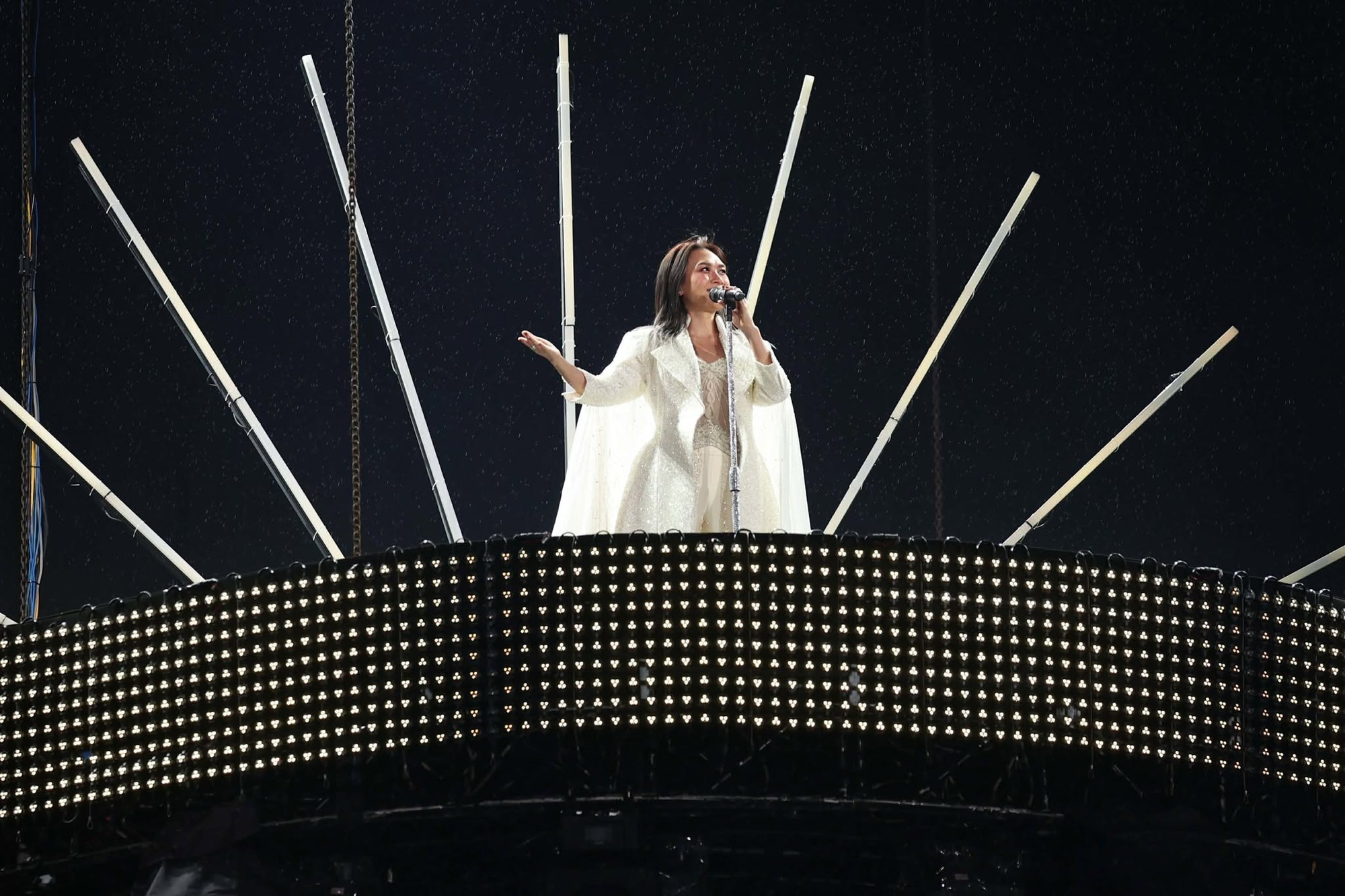 Mỹ Tâm bất ngờ công bố phim mới ở concert See The Light 40.000 khán giả - Ảnh 4. Mỹ Tâm - Ảnh 4.