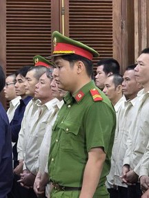 Xét xử các bị cáo trong đường dây buôn lậu 1,7 triệu lít dầu, trong đó có 6 cán bộ hải quan