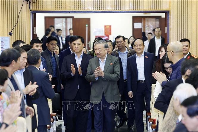 Tổng Bí thư Tô Lâm tiếp xúc cử tri Hà Nội sau Kỳ họp thứ 10, Quốc hội khóa XV- Ảnh 1. Tổng Bí thư Tô Lâm tiếp xúc cử tri Hà Nội sau Kỳ họp thứ 10, Quốc hội khóa XV- Ảnh 1.