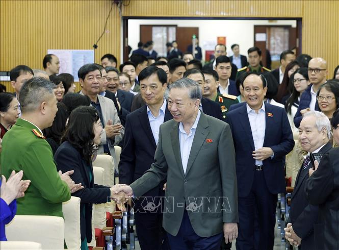 Tổng Bí thư Tô Lâm tiếp xúc cử tri Hà Nội sau Kỳ họp thứ 10, Quốc hội khóa XV- Ảnh 2. Tổng Bí thư Tô Lâm tiếp xúc cử tri Hà Nội sau Kỳ họp thứ 10, Quốc hội khóa XV- Ảnh 2.