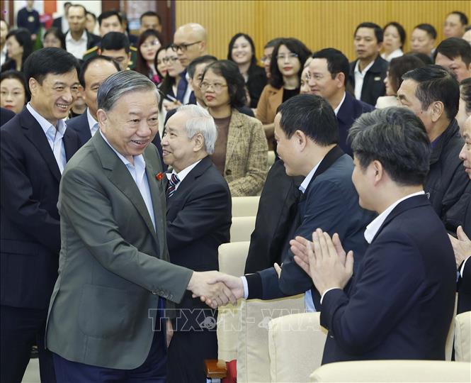 Tổng Bí thư Tô Lâm tiếp xúc cử tri Hà Nội sau Kỳ họp thứ 10, Quốc hội khóa XV- Ảnh 5. Tổng Bí thư Tô Lâm tiếp xúc cử tri Hà Nội sau Kỳ họp thứ 10, Quốc hội khóa XV- Ảnh 5.