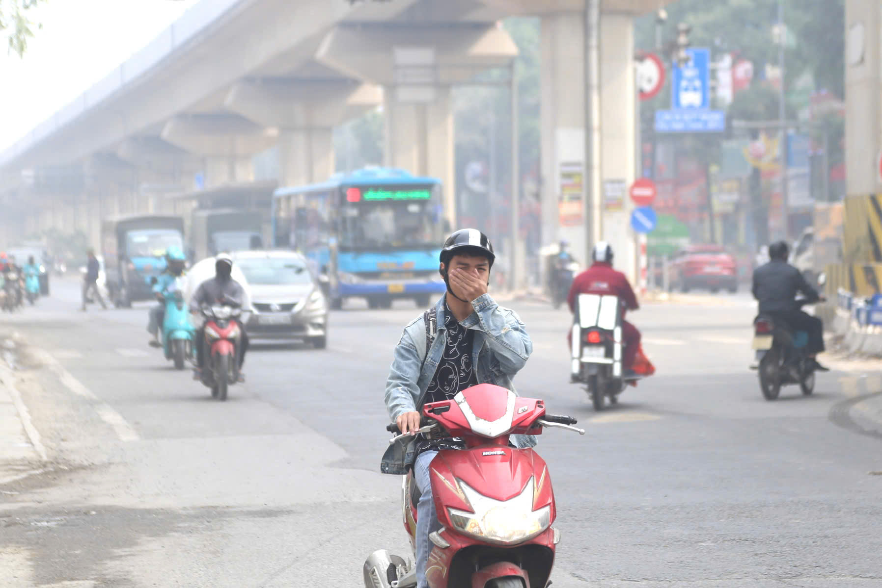 Quốc hội yêu cầu loại bỏ phương tiện cơ giới gây ô nhiễm môi trường - Ảnh 2.