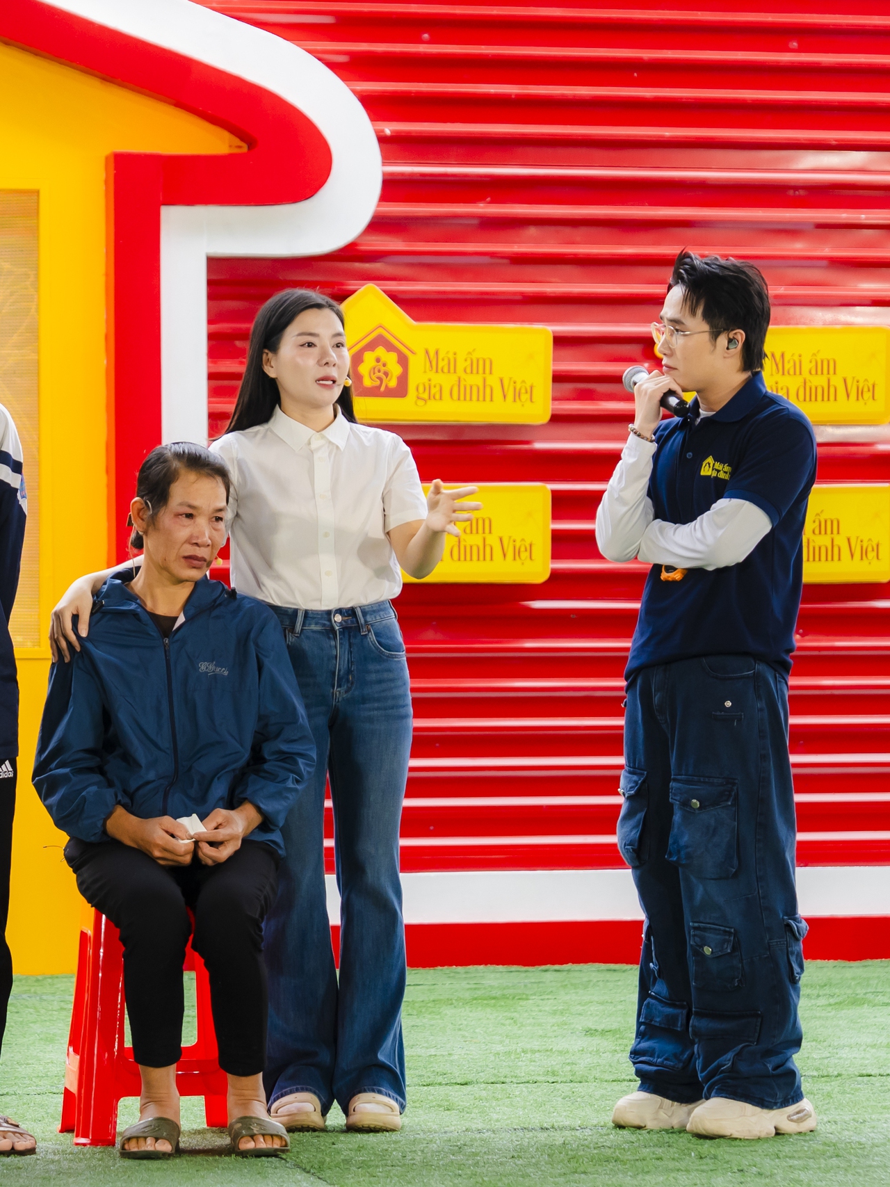 Huỳnh Lập xót xa cậu bé 13 tuổi gồng mình trưởng thành để lo cho mẹ